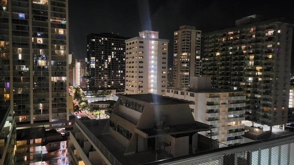 הונולולו Waikiki Condo 2 Bedrooms 2 Bathrooms With 1 Free Parking Space מראה חיצוני תמונה