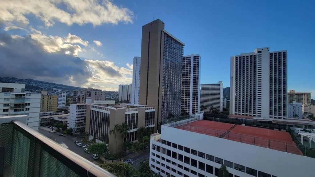 הונולולו Waikiki Condo 2 Bedrooms 2 Bathrooms With 1 Free Parking Space מראה חיצוני תמונה